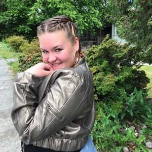 Meet your Posher, Angela